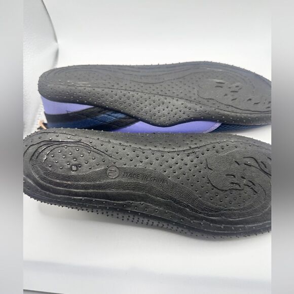 NWT Triangle ladies water shoes! - Picture 6 of 6